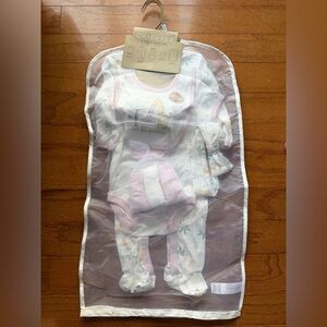 Chickpea 8-Piece Baby Gift Set in Soft Pastels 6-9m